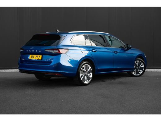 Skoda Superb Combi 1.5 TSI 218pk iV First Edition | Adapt. Cruise | Camera | Carplay | Stoelverwarming voor + ... ActivLease financial lease