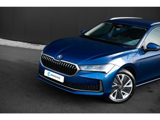 Skoda Superb Combi 1.5 TSI 218pk iV First Edition | Adapt. Cruise | Camera | Carplay | Stoelverwarming voor + ... ActivLease financial lease