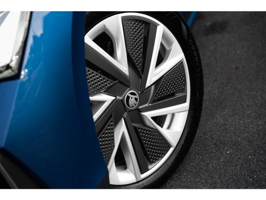 Skoda Superb Combi 1.5 TSI 218pk iV First Edition | Adapt. Cruise | Camera | Carplay | Stoelverwarming voor + ... ActivLease financial lease