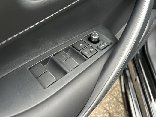 Toyota Corolla Hybrid 140 Dynamic | Nieuwe auto | Direct uit voorraad leverbaar | ActivLease financial lease