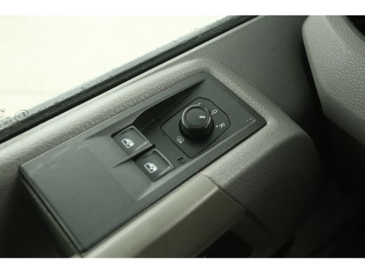 Volkswagen Crafter 35 2.0 TDI 140PK L4H3 | 3000kg Trekgew. | Trekh. | Airco | Cruise | 3-Zits | Camera | Carplay | Navi ActivLease financial lease