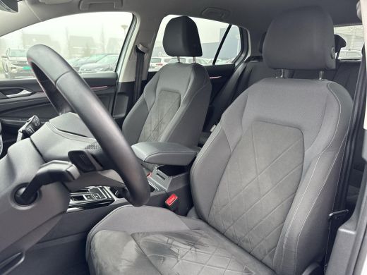 Volkswagen Golf 1.4 eHybrid Style | PHEV | 204 pk | A-Camera | SOH 100% | ActivLease financial lease