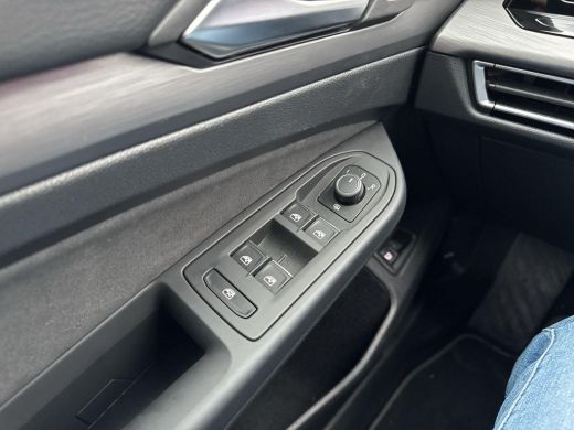 Volkswagen Golf 1.4 eHybrid Style | PHEV | 204 pk | A-Camera | SOH 100% | ActivLease financial lease