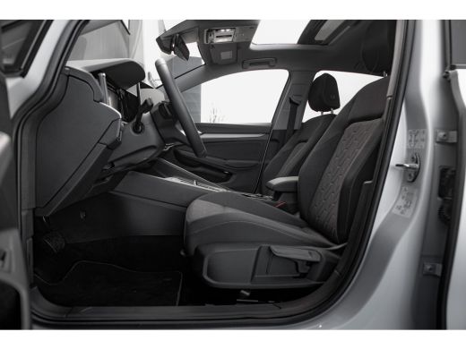 Volkswagen Golf 1.5 eHybrid Life Edition HUD | Panorama Dak | stoel/Stuurverwarming | 360 Camera | ActivLease financial lease