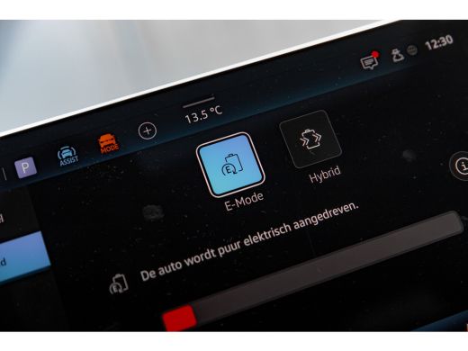 Volkswagen Golf 1.5 eHybrid Life Edition HUD | Panorama Dak | stoel/Stuurverwarming | 360 Camera | ActivLease financial lease