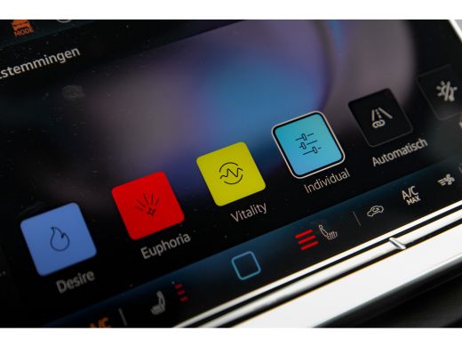 Volkswagen Golf 1.5 eHybrid Life Edition HUD | Panorama Dak | stoel/Stuurverwarming | 360 Camera | ActivLease financial lease