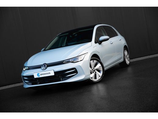 Volkswagen Golf 1.5 eHybrid Life Edition HUD | Panorama Dak | stoel/Stuurverwarming | 360 Camera | ActivLease financial lease