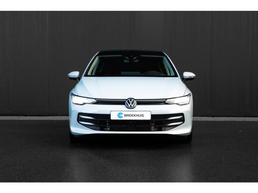 Volkswagen Golf 1.5 eHybrid Life Edition HUD | Panorama Dak | stoel/Stuurverwarming | 360 Camera | ActivLease financial lease