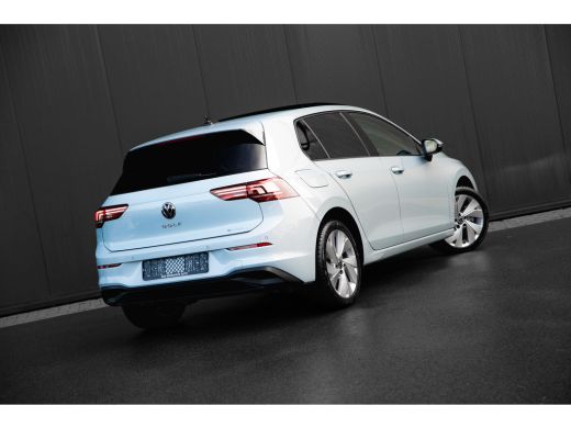 Volkswagen Golf 1.5 eHybrid Life Edition HUD | Panorama Dak | stoel/Stuurverwarming | 360 Camera | ActivLease financial lease