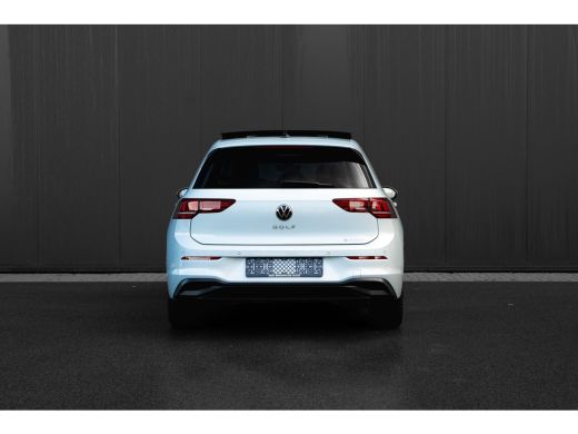 Volkswagen Golf 1.5 eHybrid Life Edition HUD | Panorama Dak | stoel/Stuurverwarming | 360 Camera | ActivLease financial lease