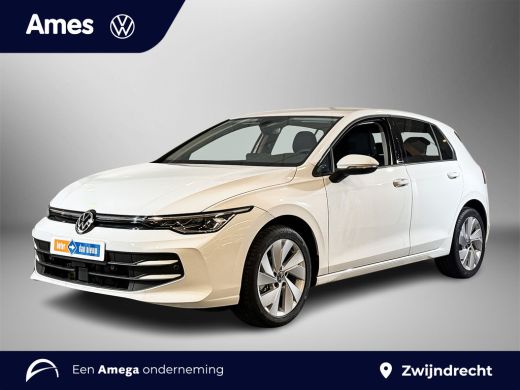 Volkswagen Golf 1.5 eTSI 115pk DSG Life Edition | LED Plus | Stoel- en stuurverwarming | Extra getint glas