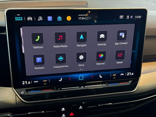 Volkswagen Golf 1.5 eTSI 115pk DSG Life Edition | LED Plus | Stoel- en stuurverwarming | Extra getint glas ActivLease financial lease