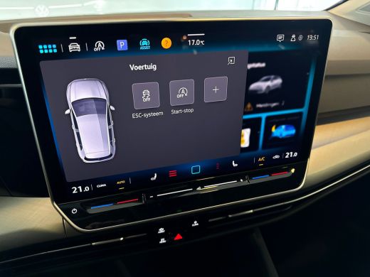 Volkswagen Golf 1.5 eTSI 115pk DSG Life Edition | LED Plus | Stoel- en stuurverwarming | Extra getint glas ActivLease financial lease