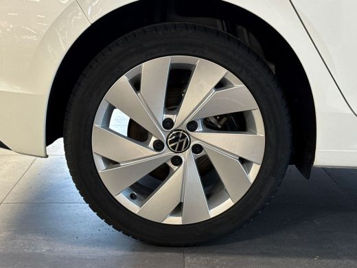 Volkswagen Golf 1.5 eTSI 115pk DSG Life Edition | LED Plus | Stoel- en stuurverwarming | Extra getint glas ActivLease financial lease