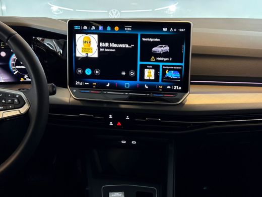 Volkswagen Golf 1.5 eTSI 115pk DSG Life Edition | LED Plus | Stoel- en stuurverwarming | Extra getint glas ActivLease financial lease