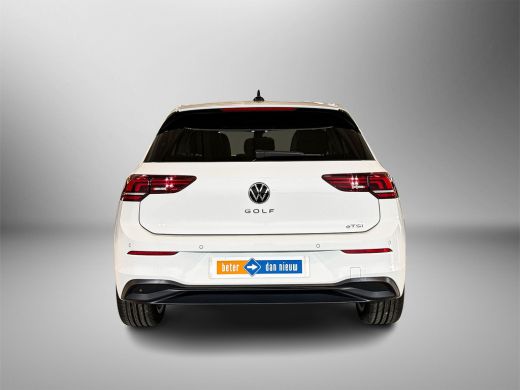 Volkswagen Golf 1.5 eTSI 115pk DSG Life Edition | LED Plus | Stoel- en stuurverwarming | Extra getint glas ActivLease financial lease