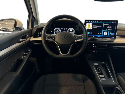 Volkswagen Golf 1.5 eTSI 115pk DSG Life Edition | LED Plus | Stoel- en stuurverwarming | Extra getint glas ActivLease financial lease