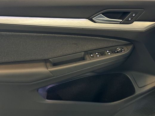 Volkswagen Golf 1.5 eTSI 115pk DSG Life Edition | LED Plus | Stoel- en stuurverwarming | Extra getint glas ActivLease financial lease