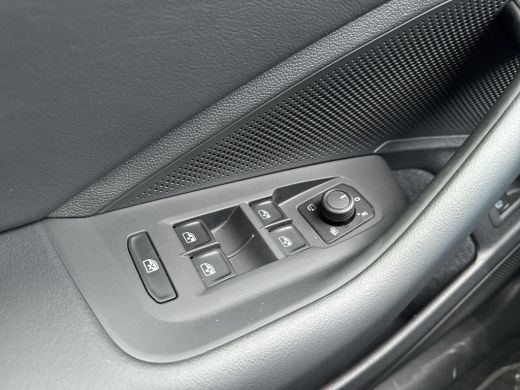 Volkswagen Passat Variant 1.5 eHybrid Business | 218Pk | Trekhaak | A. Camera | PHEV | Massage | Head Up | ActivLease financial lease