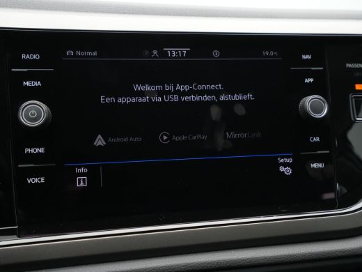 Volkswagen Polo 1.0 TSI 95pk Comfortline Business Navigatie Acc Pdc Carplay Dab Argon ActivLease financial lease