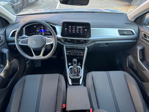 Volkswagen T-Roc 1.5 TSI 150pk DSG Life Edition | Dodehoeksensoren | Climatronic | Achteruitrijcamera ActivLease financial lease