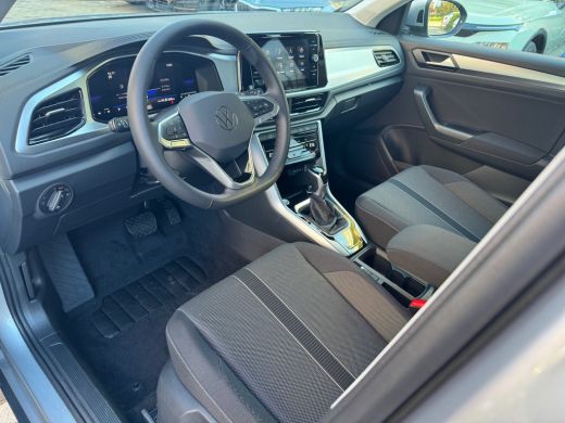 Volkswagen T-Roc 1.5 TSI 150pk DSG Life Edition | Dodehoeksensoren | Climatronic | Achteruitrijcamera ActivLease financial lease