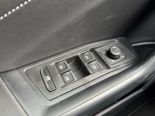 Volkswagen T-Roc 1.5 TSI R-Line | Lapiz Blue | 150 Pk | Automaat | 5j Garantie | ERGO | LED Plus | ACC | ActivLease financial lease