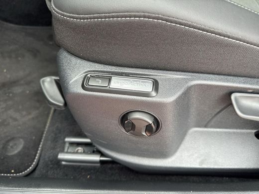 Volkswagen T-Roc 1.5 TSI R-Line | Lapiz Blue | 150 Pk | Automaat | 5j Garantie | ERGO | LED Plus | ACC | ActivLease financial lease