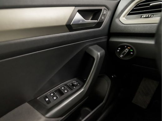 Volkswagen T-Roc 1.5 TSI Sport 150Pk Automaat (APPLE CARPLAY, GROOT NAVI, ADAPTIVE CRUISE, SPORTSTOELEN, PARKEERSE... ActivLease financial lease