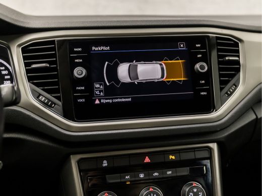 Volkswagen T-Roc 1.5 TSI Sport 150Pk Automaat (APPLE CARPLAY, GROOT NAVI, ADAPTIVE CRUISE, SPORTSTOELEN, PARKEERSE... ActivLease financial lease