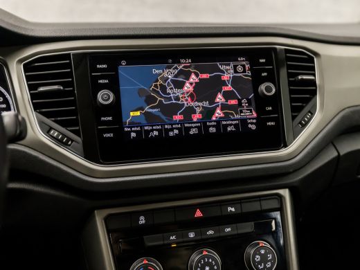 Volkswagen T-Roc 1.5 TSI Sport 150Pk Automaat (APPLE CARPLAY, GROOT NAVI, ADAPTIVE CRUISE, SPORTSTOELEN, PARKEERSE... ActivLease financial lease