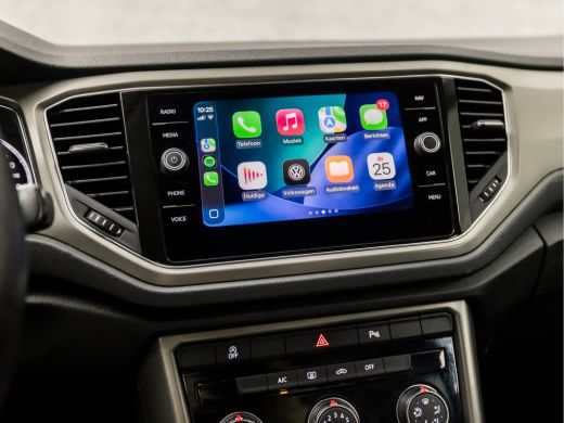 Volkswagen T-Roc 1.5 TSI Sport 150Pk Automaat (APPLE CARPLAY, GROOT NAVI, ADAPTIVE CRUISE, SPORTSTOELEN, PARKEERSE... ActivLease financial lease