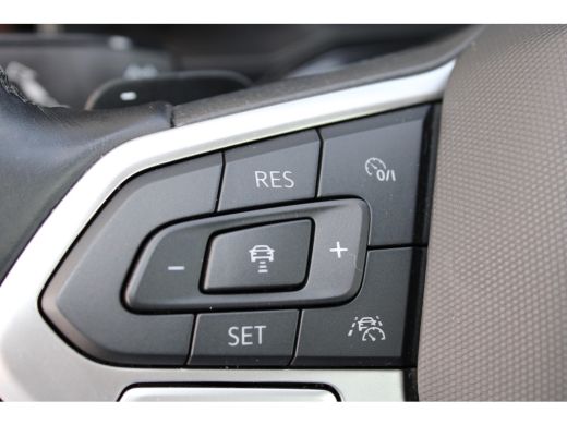 Volkswagen Taigo 1.0 TSI Life | Automaat | Navi by app | Parkeersensoren voor + achter | All season | 39.000km | ActivLease financial lease