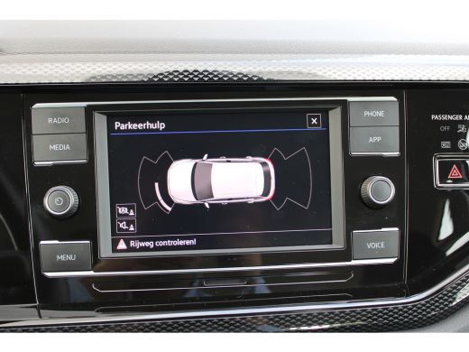 Volkswagen Taigo 1.0 TSI Life | Automaat | Navi by app | Parkeersensoren voor + achter | All season | 39.000km | ActivLease financial lease