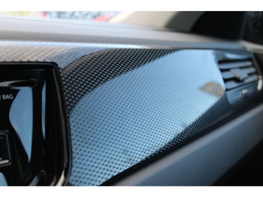 Volkswagen Taigo 1.0 TSI Life | Automaat | Navi by app | Parkeersensoren voor + achter | All season | 39.000km | ActivLease financial lease