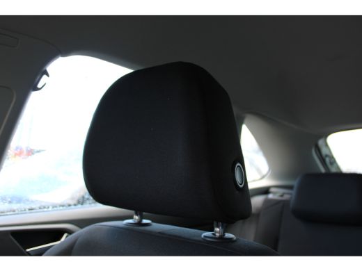 Volkswagen Taigo 1.0 TSI Life | Automaat | Navi by app | Parkeersensoren voor + achter | All season | 39.000km | ActivLease financial lease