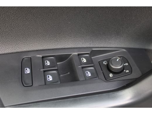 Volkswagen Taigo 1.0 TSI Life | Automaat | Navi by app | Parkeersensoren voor + achter | All season | 39.000km | ActivLease financial lease