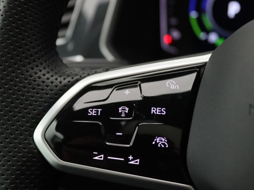 Volkswagen Tiguan 1.4 TSI eHybrid R-Line Business+ 245PK DSG Pano-Schuifdak, 91% SOH, Elektr. Achterklep, Keyless, ... ActivLease financial lease