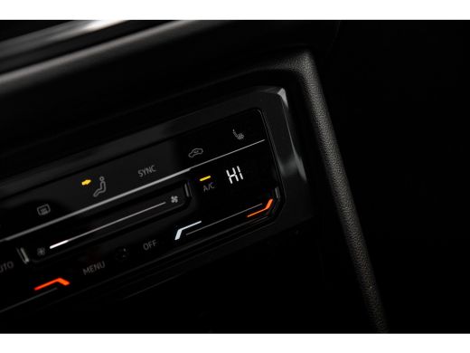 Volkswagen Tiguan 1.5 TSI Elegance Panorama Dak | Keyless | Adaptive Cruise | Trekhaak | ActivLease financial lease