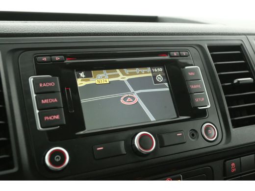 Volkswagen Transporter 2.0 TDI 140PK L2H1 | Airco | Cruise | Trekhaak | Navigatie | Imperiaal ActivLease financial lease