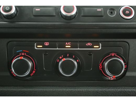 Volkswagen Transporter 2.0 TDI 140PK L2H1 | Airco | Cruise | Trekhaak | Navigatie | Imperiaal ActivLease financial lease