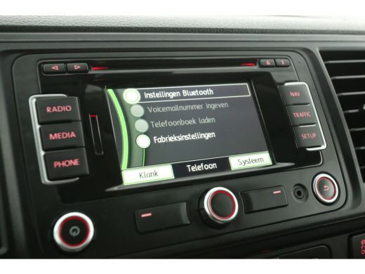 Volkswagen Transporter 2.0 TDI 140PK L2H1 | Airco | Cruise | Trekhaak | Navigatie | Imperiaal ActivLease financial lease