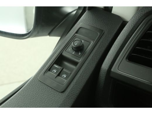 Volkswagen Transporter 2.0 TDI 140PK L2H1 | Airco | Cruise | Trekhaak | Navigatie | Imperiaal ActivLease financial lease