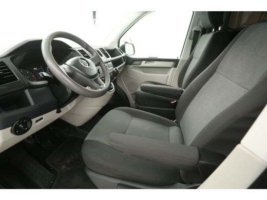 Volkswagen Transporter 2.0 TDI 140PK L2H1 | Airco | Cruise | Trekhaak | Navigatie | Imperiaal ActivLease financial lease