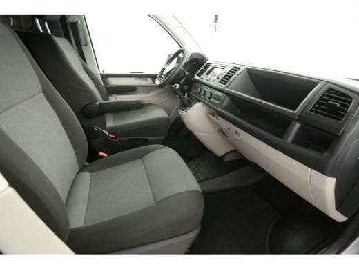 Volkswagen Transporter 2.0 TDI 140PK L2H1 | Airco | Cruise | Trekhaak | Navigatie | Imperiaal ActivLease financial lease