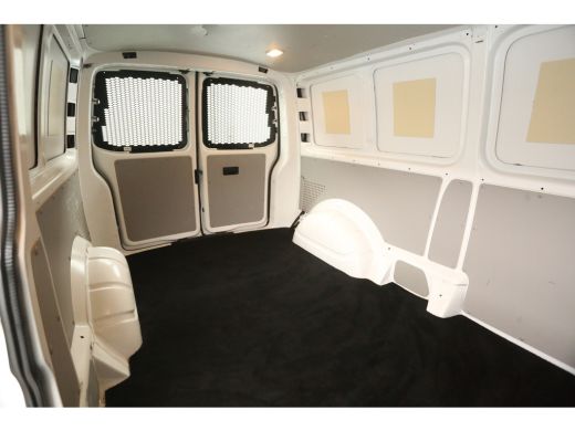 Volkswagen Transporter 2.0 TDI 140PK L2H1 | Airco | Cruise | Trekhaak | Navigatie | Imperiaal ActivLease financial lease