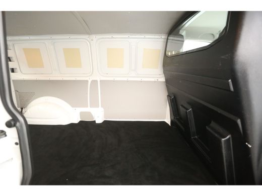 Volkswagen Transporter 2.0 TDI 140PK L2H1 | Airco | Cruise | Trekhaak | Navigatie | Imperiaal ActivLease financial lease