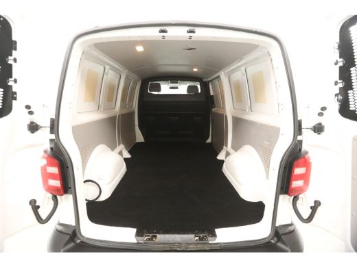 Volkswagen Transporter 2.0 TDI 140PK L2H1 | Airco | Cruise | Trekhaak | Navigatie | Imperiaal ActivLease financial lease