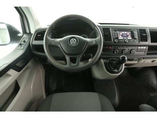 Volkswagen Transporter 2.0 TDI 140PK L2H1 | Airco | Cruise | Trekhaak | Navigatie | Imperiaal ActivLease financial lease
