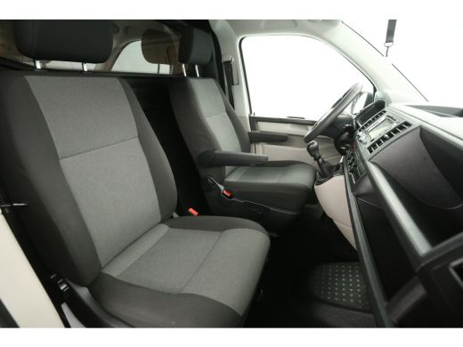 Volkswagen Transporter 2.0 TDI 140PK L2H1 | Airco | Cruise | Trekhaak | Navigatie | Imperiaal ActivLease financial lease